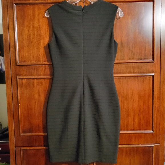 Guess Stretch Solid Black Sleeveless Sheath Bodycon Keyhole Dress Size 8 - Picture 4 of 10